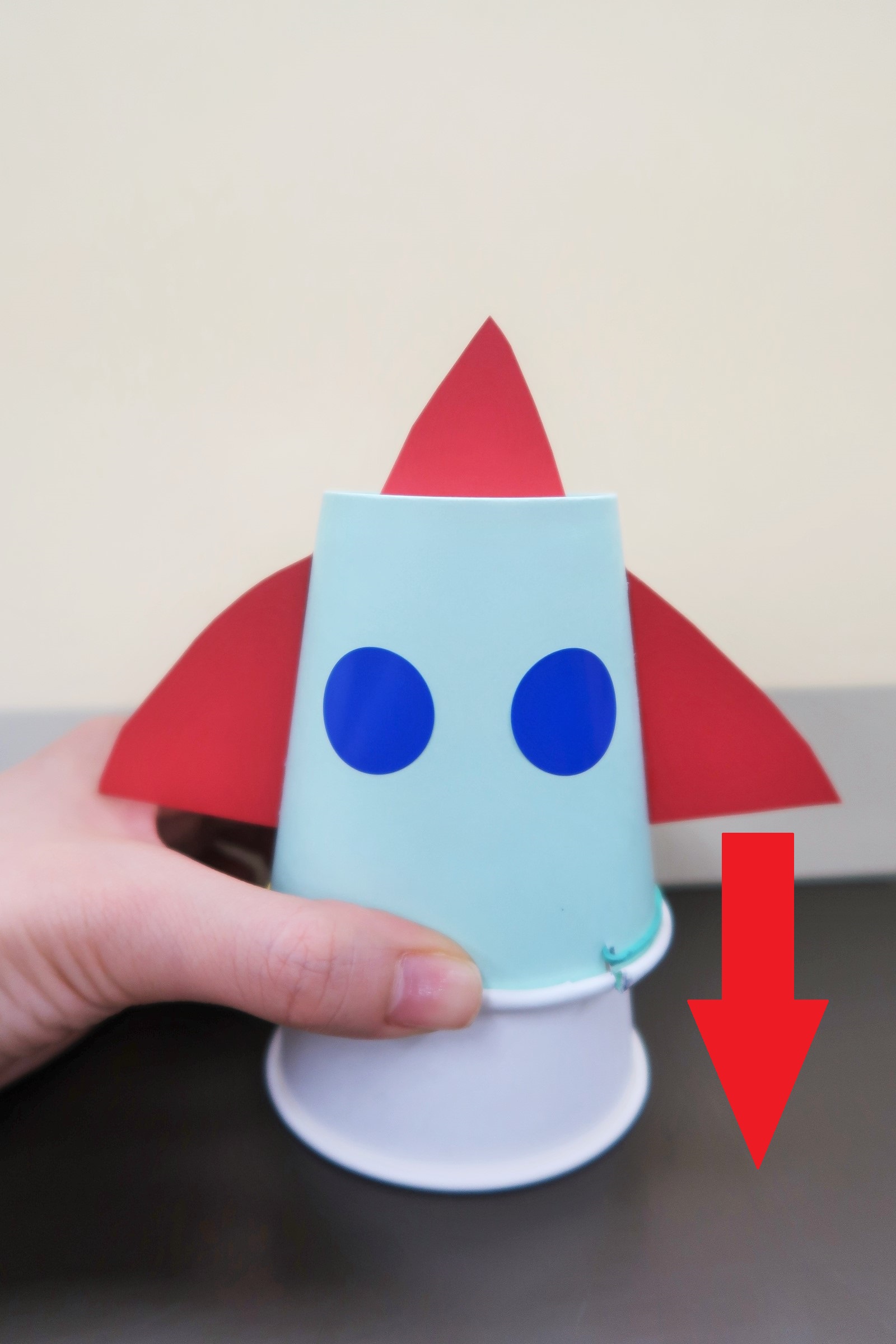 工作あそび 紙コップロケットでどっかーんあそび絵本ナビスタイル