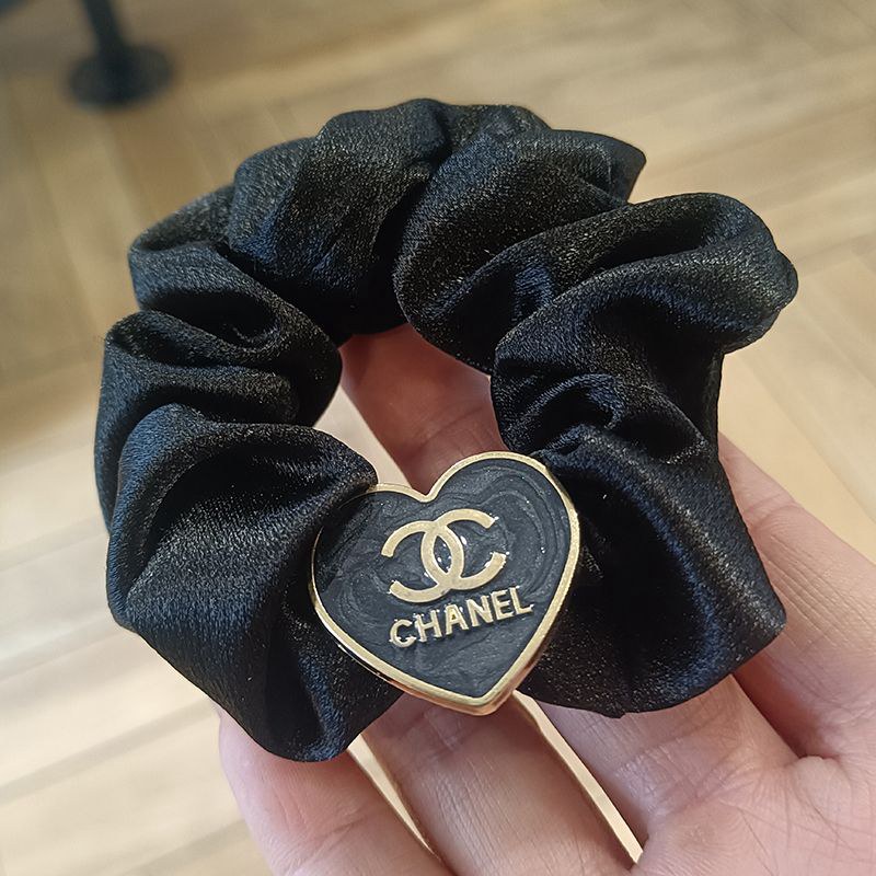 ハイブランドのヘアアクセサリー20選自分へのご褒美や友達へのギフトにも 2024年最新 ハーパーズ バザー Harper's BAZAAR 公式