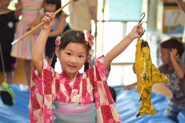 やまぼうし保育園グループ合同の夏祭りについてのお知らせです 家族みんなで楽しめる夏祭りですので皆様、どうぞ遊びにいらしてくださいね🤗🗓️8月10日 土曜日 雨天決行 ⏰15:30-17:00 17:30-19:00 🏠会場 やまぼうし保育園分園 🍧フードコーナー＊フランクフルト