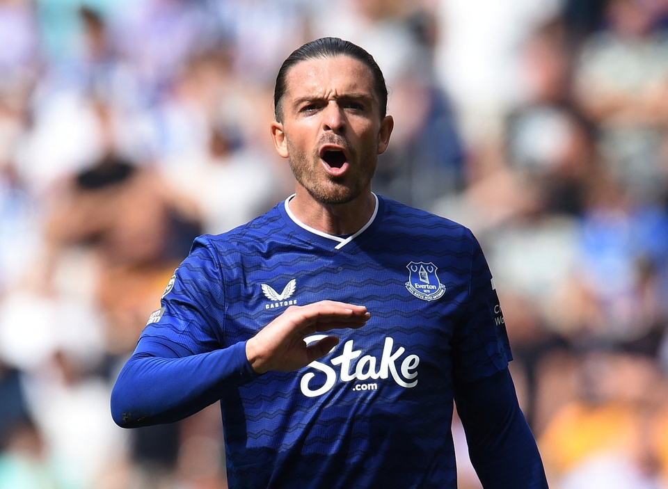 オフ満喫中のグリーリッシュがパーティーでお触り ビキニの女性は恋人とは別人の客室乗務員 - 超ワールドサッカ