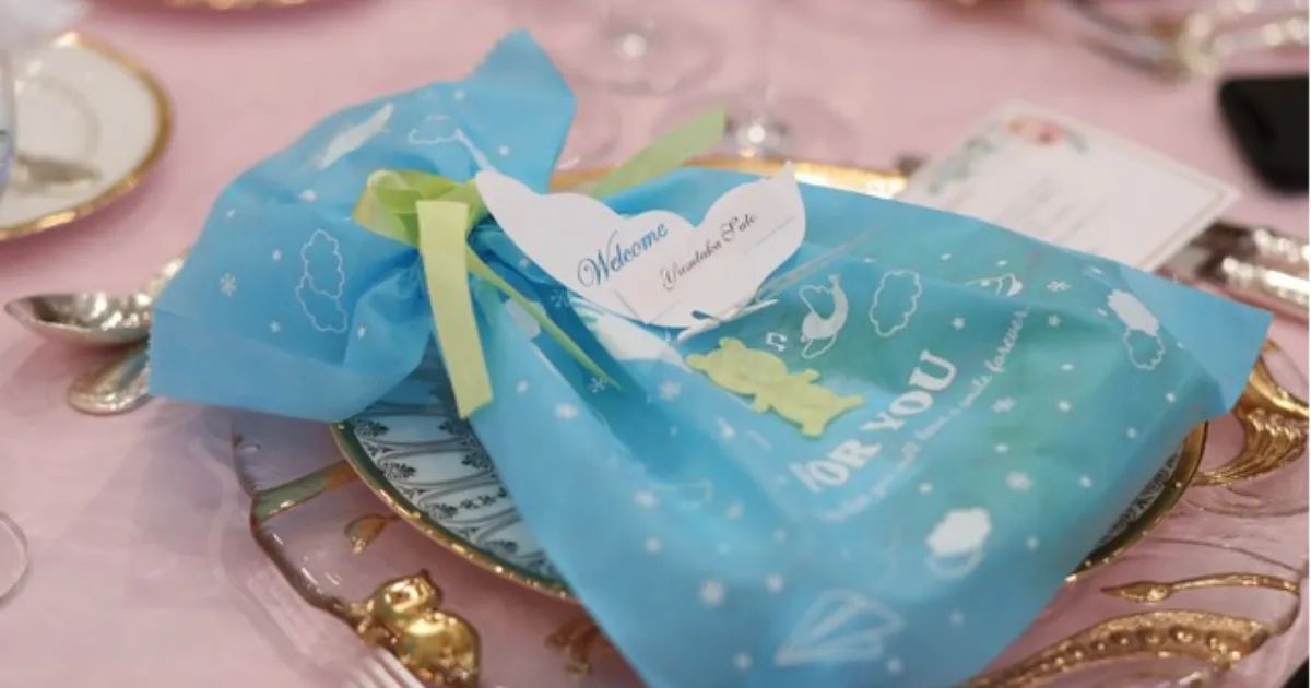 プレゼントを入れられる🚗💄お子さま席札を「巾着袋」にすると実用的で喜ばれるはず👦🏻👧🏻marry マリー