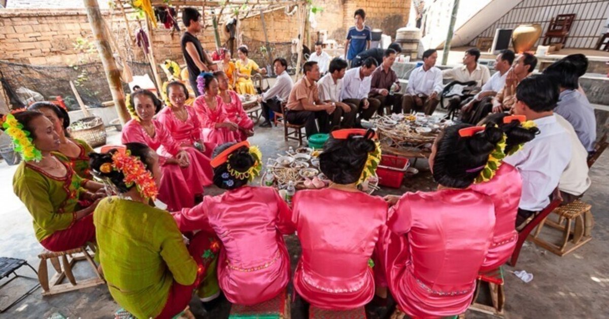 チベット仏教最高位クラスの高僧、幼なじみと結婚で僧位捨てる 写真2枚 国際ニュース：AFPBB News
