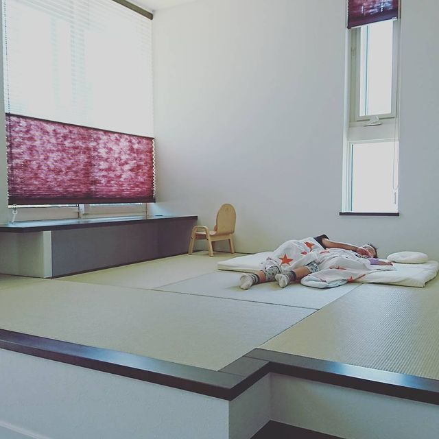 赤ちゃんのハイハイ期を安心して過ごせる部屋づくりの工夫を紹介！いつから準備するか注意点も合わせて解説べびちぇる by リッチェル