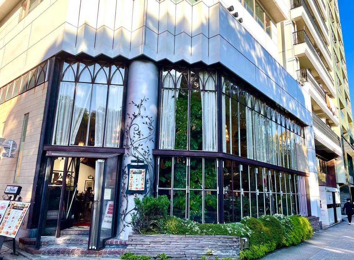 映画「君の名は。」の瀧くんのマンションの場所を特定しました。映画のシーンと実物が遠景も近景も完全に一致する場所を見つけました