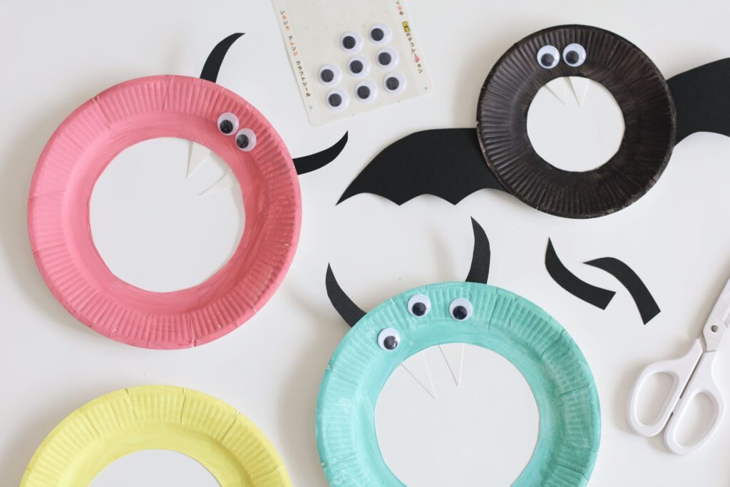 ハッピーハロウィン！ 紙コップで作るハロウィンの「トコトコおばけ」kodomoe コドモエ —「親子時間」を楽しむ子育て情報が満載