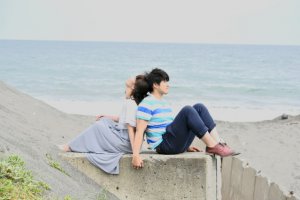 公園の遊具で遊ぶ子供のカップル 10248004370 の写真・イラスト素材アマナイメージズ