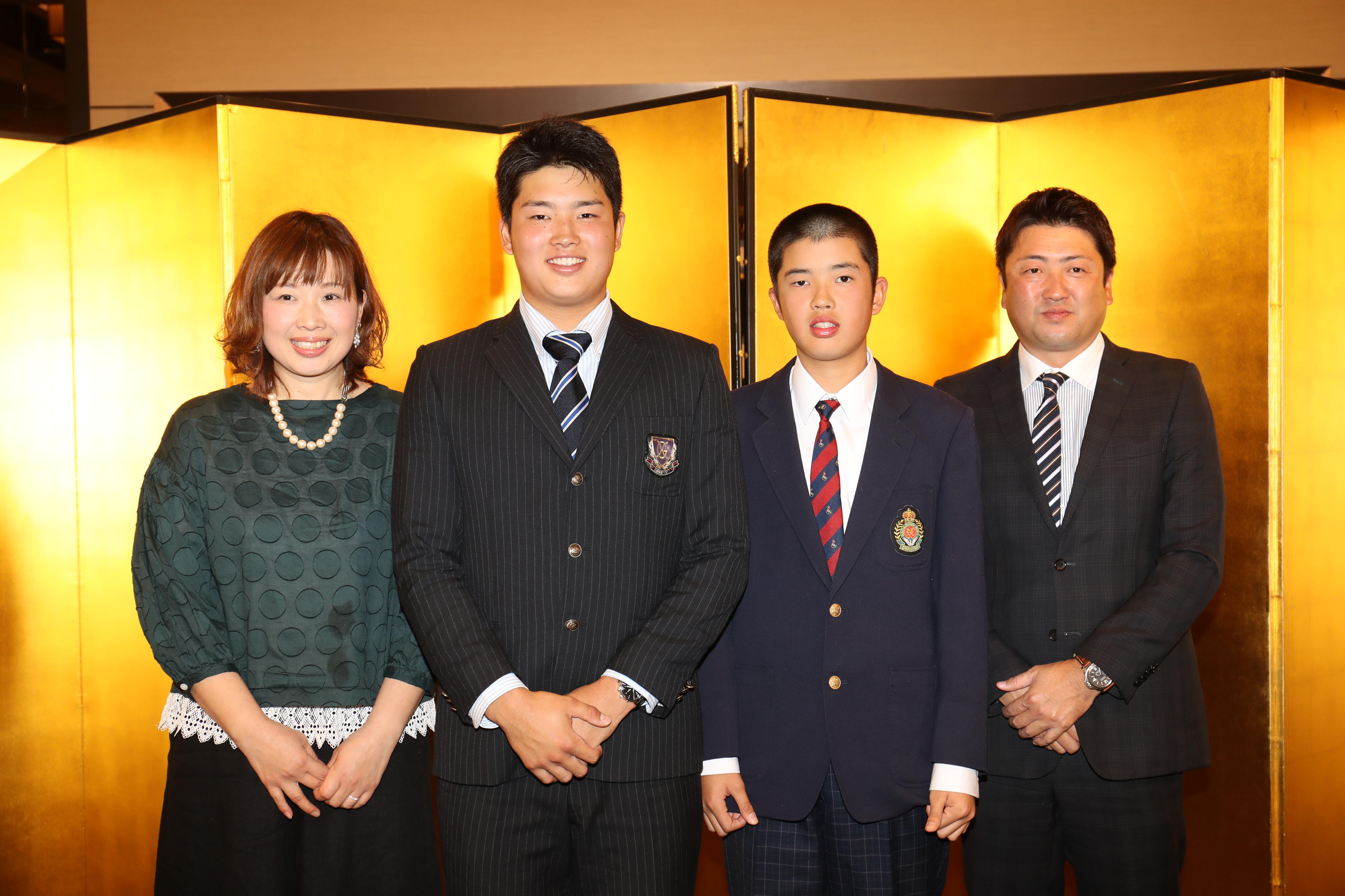 ◇ヤクルト・村上宗隆、スパイクに母への感謝のメッセージ 写真 ：中日スポーツ・東京中日スポーツ
