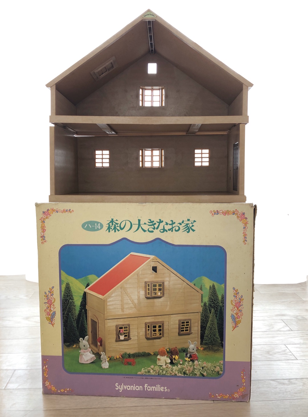 一条工務店グランセゾンシルバニア収納 わが家の2歳児の娘はシルバニアファミリー赤い屋根の大きなお家ピクニックワゴンを持っています。 飾って置いておくと可愛さ倍増ですが、おもちゃ部屋に置いておくと、バラバラになりそう＆そもそも部屋が恐竜や虫に占拠