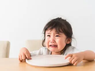 思い通りにならないと泣く、ものを投げる！モンテッソーリ子育てのコツ、3ステップモンテッソーリペアレンツジャーナル