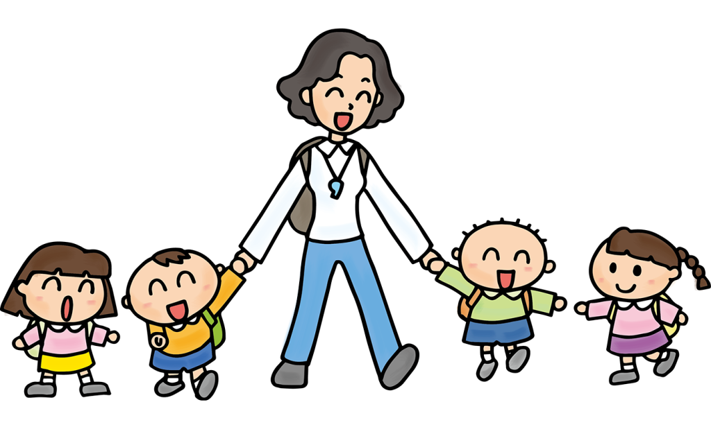 親子で手を繋いでいるイラスト無料のフリー素材 イラストエイト