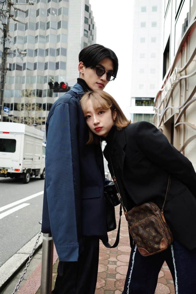 カップルフォトおしゃれで自然な私服での撮影。夫婦や恋人同士の写真 - サクラスタジオ・フォトグラフィ