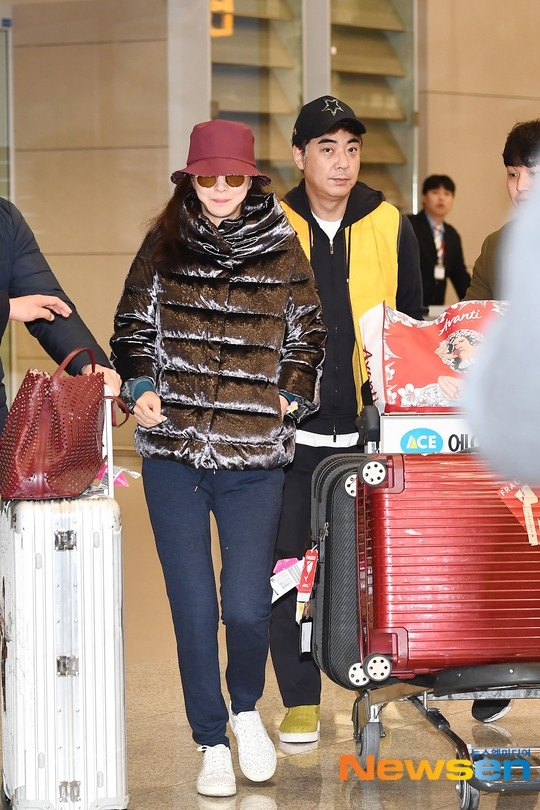 キム・スミ嫁ソ・ヒョリム、母・娘とひたいルック着外出やより加えた娘を出産した - K-Pop News Inside