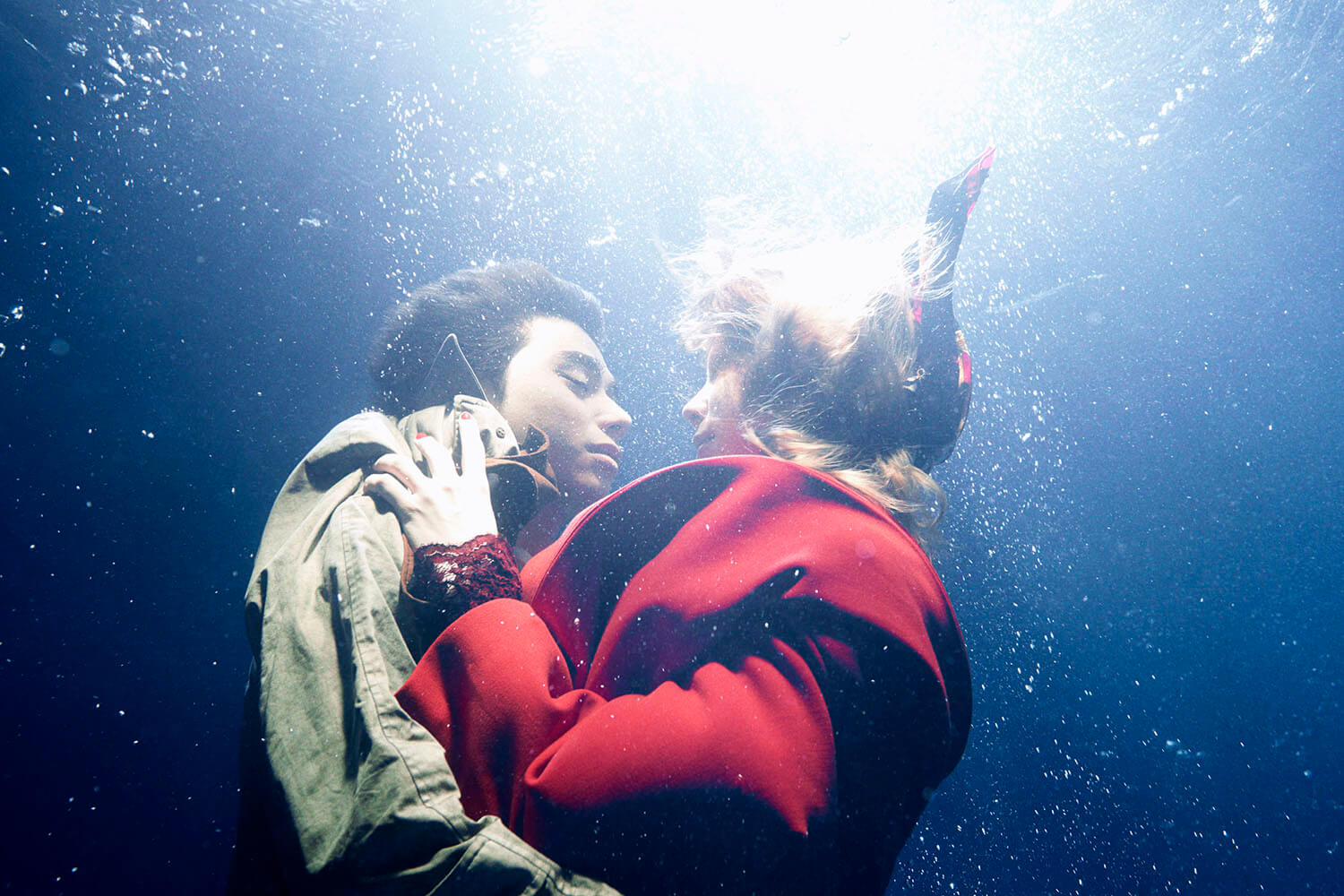 2人の関係を表現するなら母娘!? 佐久間由衣さん×村上虹郎さん