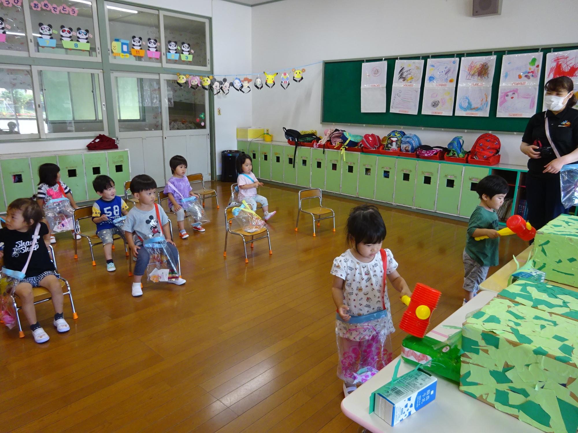 😊遊コスモス小新保育園「１歳児 お散歩に行ったよ🍀」社会福祉法人 勇樹会