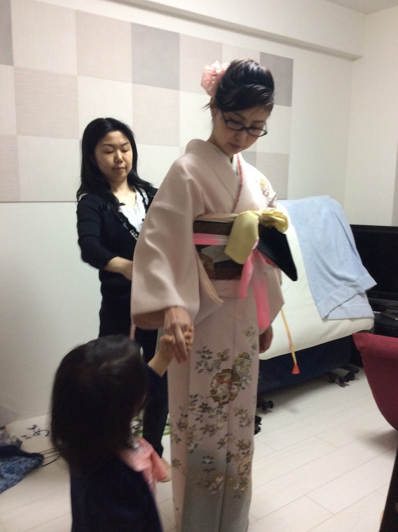 お宮参りのママの服装マナーは？失敗しないスーツ・ワンピース特集 - IKINAイキナ