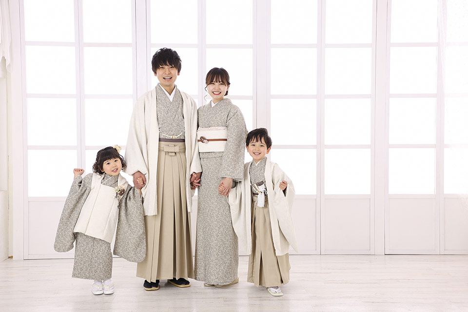 七五三の家族写真はスタジオ撮影がおすすめ！ママパパにおすすめの服装は？こども写真館スタジオアリス写真スタジオ・フォトスタジオ