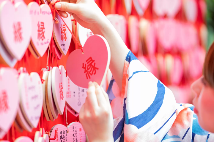 こんにちは。 令和5年4月20日 木境内社の龍神宮では桜が見頃になっております。 まだ蕾の桜もございますので5月上旬までは桜が楽しめます🌸ーーーーーーーーーーーーーーーーーーーーーーーーーーーーー 高山稲荷神社 授与所 朱印受付 8:30〜17:00青森県つがる市