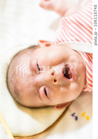 愛おしい瞬間 - 自分のおててに泣くボク