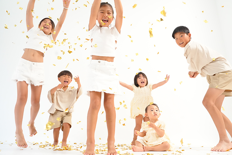 お着物とカジュアル衣装。モデルさん気分でワクワク♪＊七五三前撮り＊浜松市の「ボンフルール ファミ」のスタッフブログ七五三 ・お宮参りなどのおしゃれな家族写真