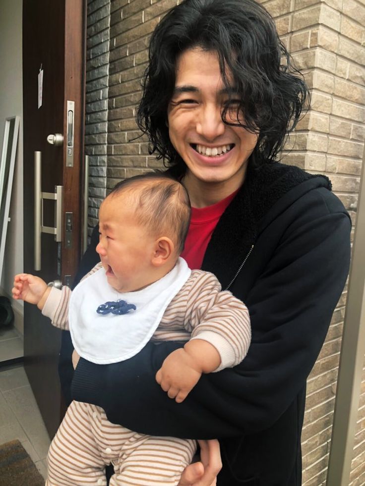 藤井風の家族の実像を総まとめ 実家と兄姉両親の素顔を徹底解説 - 芸能ウラ話研究所