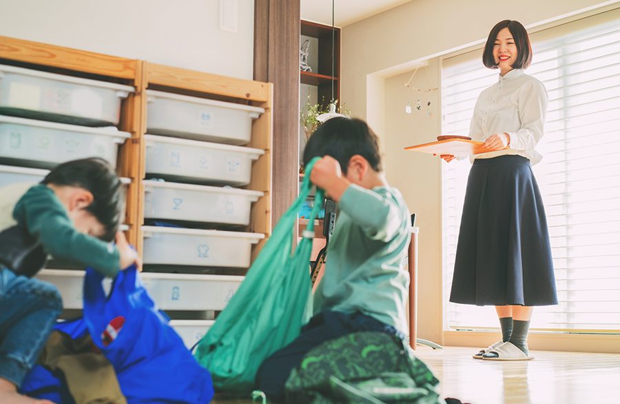 忙しい朝でも慌てない♪リビングの保育園グッズ収納アイデアCOVEARTH MAGAZINE