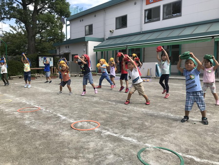 親子参観 ファミリーパラダイス , 年少競技デカパン競争🩲,先生たちも、こどもたちも、保護者の皆様にとっても楽しい、ステキな競技になりました☺️,デカパン競争障害物競走運動会親子参観幼稚園保育園保育士保育学生保育士の卵幼稚園の先生ふじおか幼稚園運動会競技親子競技子育てママ子育てパパ年少年少児3歳4歳