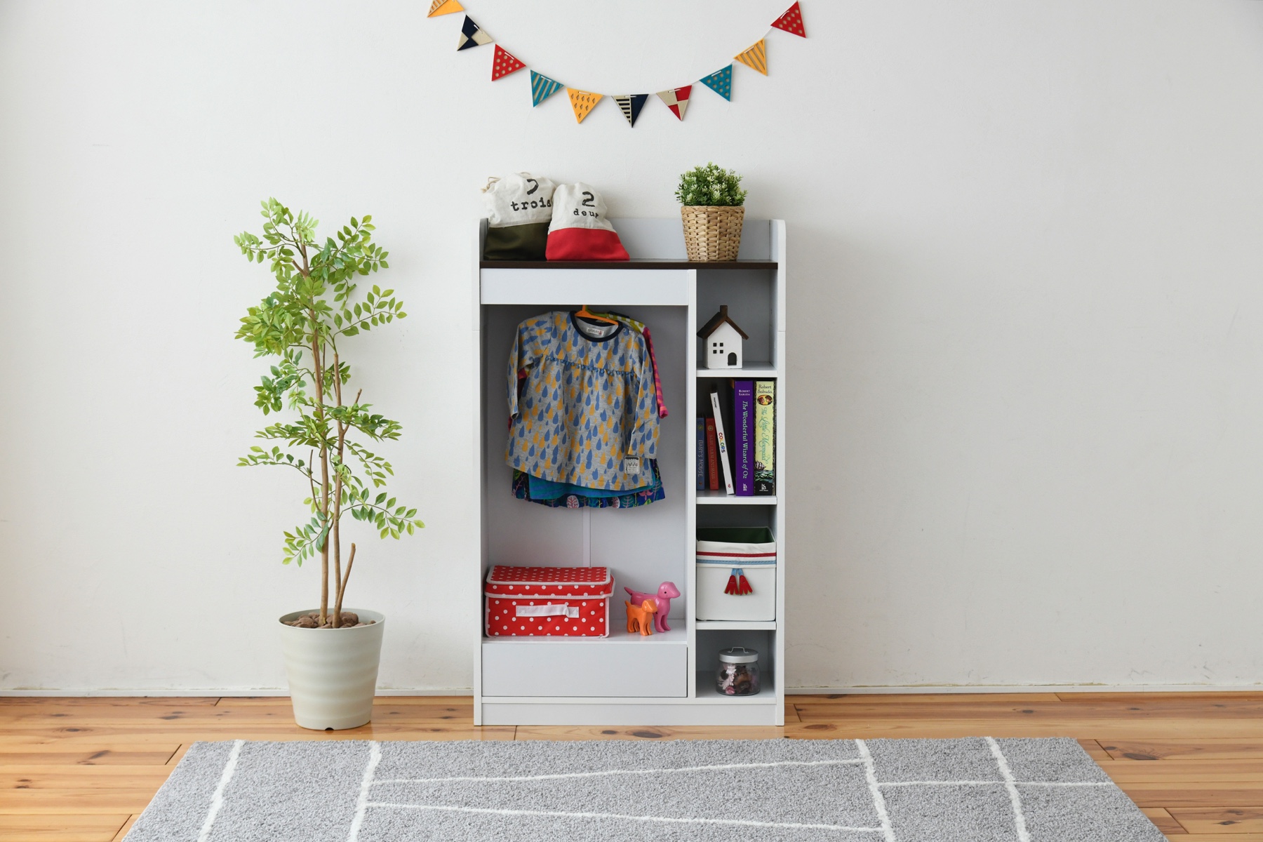 準備がスムーズに！使いやすく整った子ども服の収納実例RoomClip mag暮らしとインテリアのwebマガジン