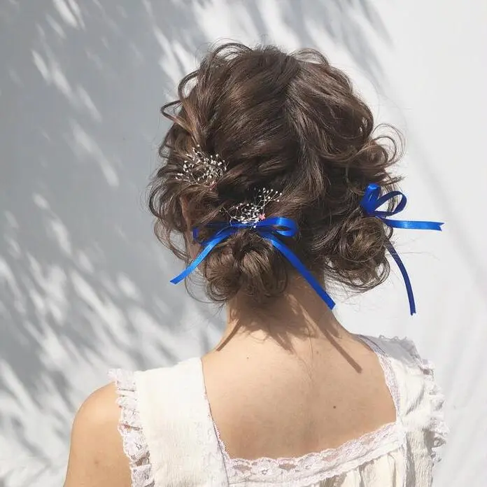 イラスト・写真 ハーフツインの可愛いアレンジ5選。大人っぽく見える方法とつくり方bis ビス