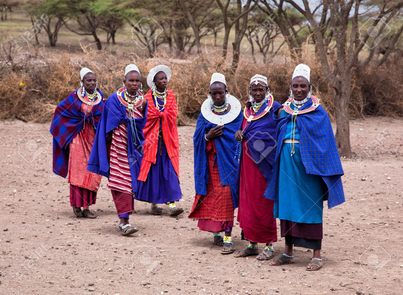 ケニアからタンザニアの先住民であるマサイ族の子供たち : 旅プラスの日記