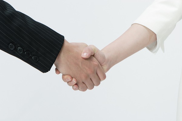 必見！手を繋ぐタイミング10選＆手を繋ぐ男性心理とはARINEアリネ