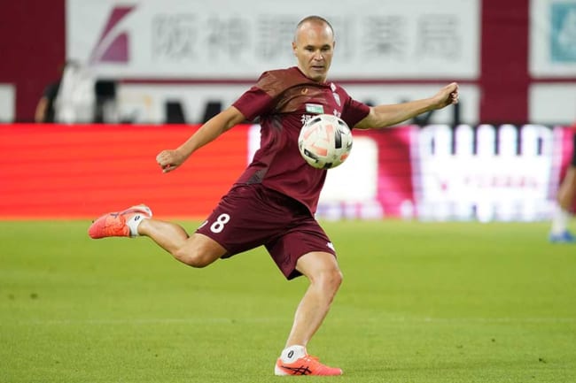 天才だ」「やっぱり親子」イニエスタの息子が元日本代表を手玉に取り、鮮やかループを沈める「発想が素晴らしい」 - 超ワールドサッカ