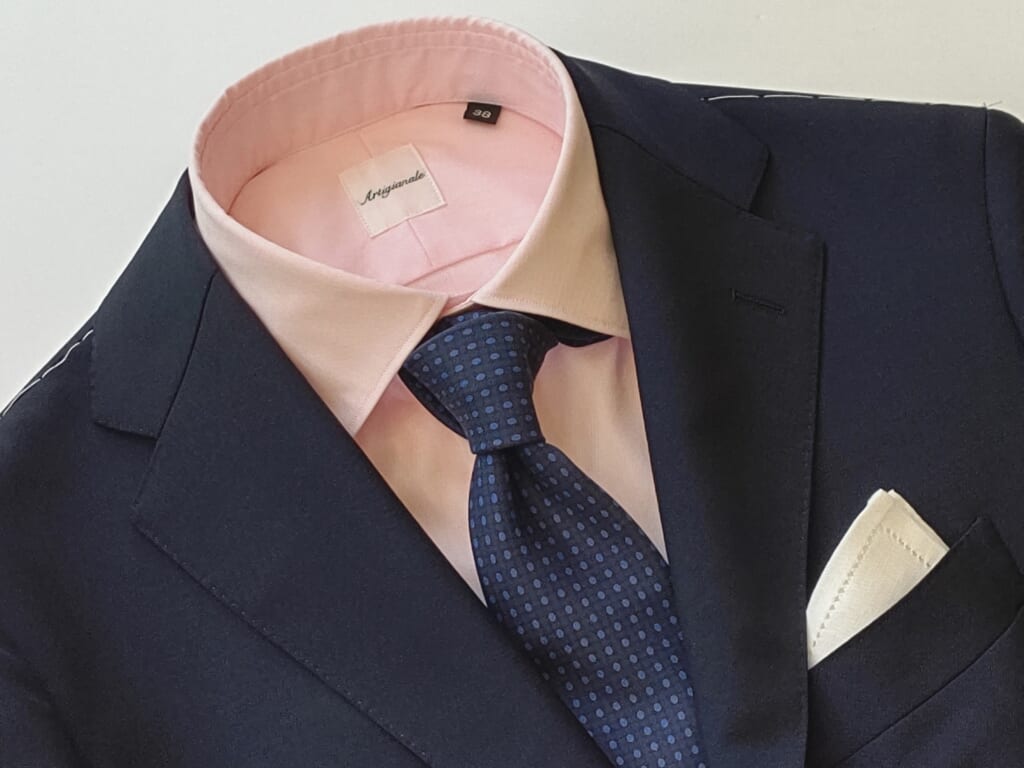 結婚式でネイビースーツはなし？服装選びのコツを一挙にご紹介オーダースーツのONLY