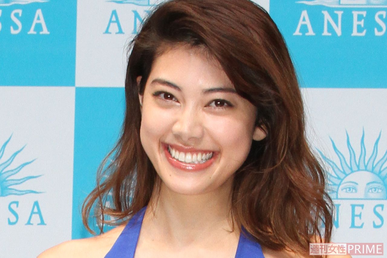 森星 シャツだけ姿で便座に座り読書や歯磨き写真を投稿 芸能 デイリースポーツ online