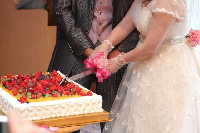 メガネ”瀧本美織がウェディングドレス姿Narinari.com