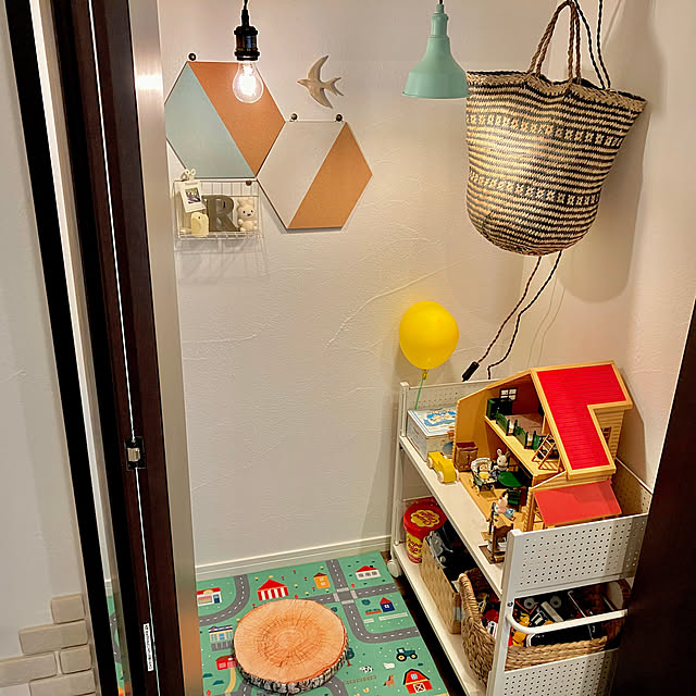 エポック社 シルバニアファミリー 赤い屋根の大きなお家 屋根裏はひみつのお部屋 1セット - アスクル