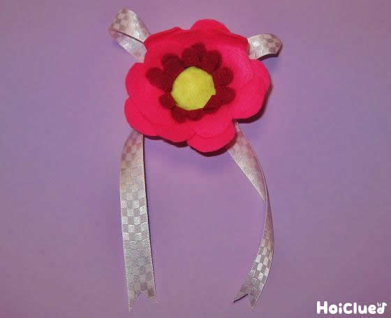 フェルトのコサージュの作り方卒園式・卒業式にもピッタリ♪簡単にママ用も子供用も手作りしちゃおう！│子供と楽しむ折り紙・工作