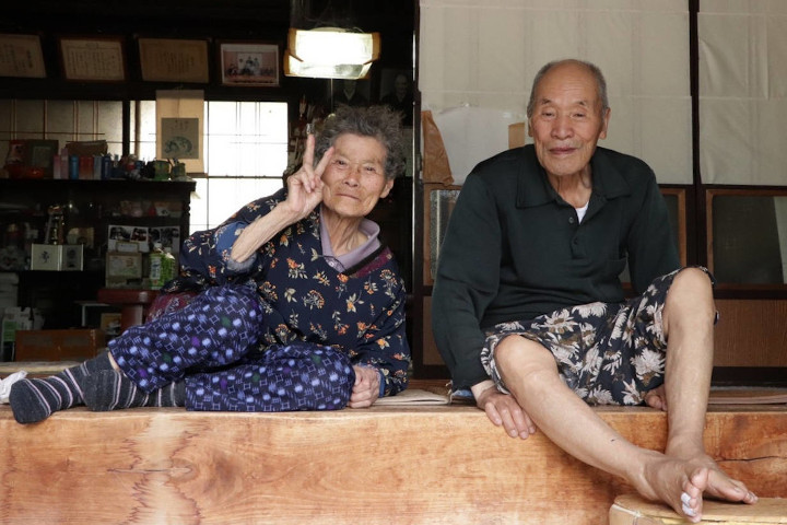 おじいちゃんの昔の写真がイケメンでどこかの文豪かと思った→芥川龍之介や東山紀之に似ているとの声が上がる 孫はマッチョフリー素材 - Togetter