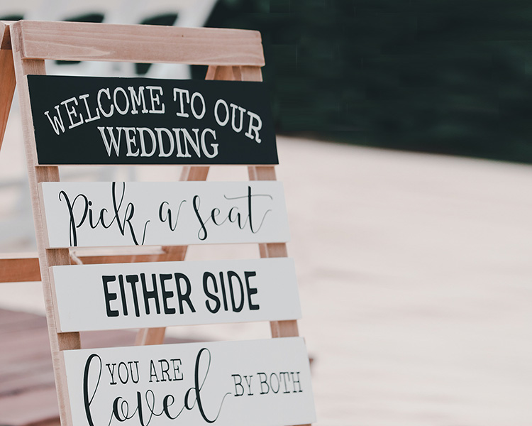 結婚式で使える英語フレーズ例文集！おしゃれさがグッと増す演出とは - おしゃれな結婚式小物が何でも揃う通販サイト ファルベ