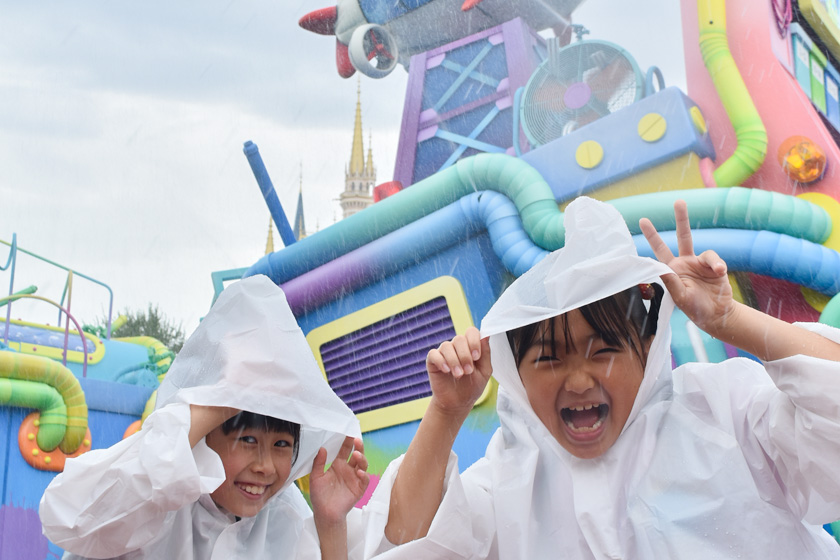 ディズニーシーで水遊び！タワテラ近くの噴水広場でびしょ濡れMAX！ 4歳1歳子連れディズニーウォーターフロントパーク- YouTube