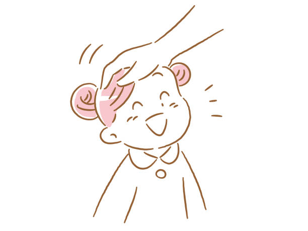 赤ちゃんの頭をなでる男の手の写真素材・画像素材 Image 153852568