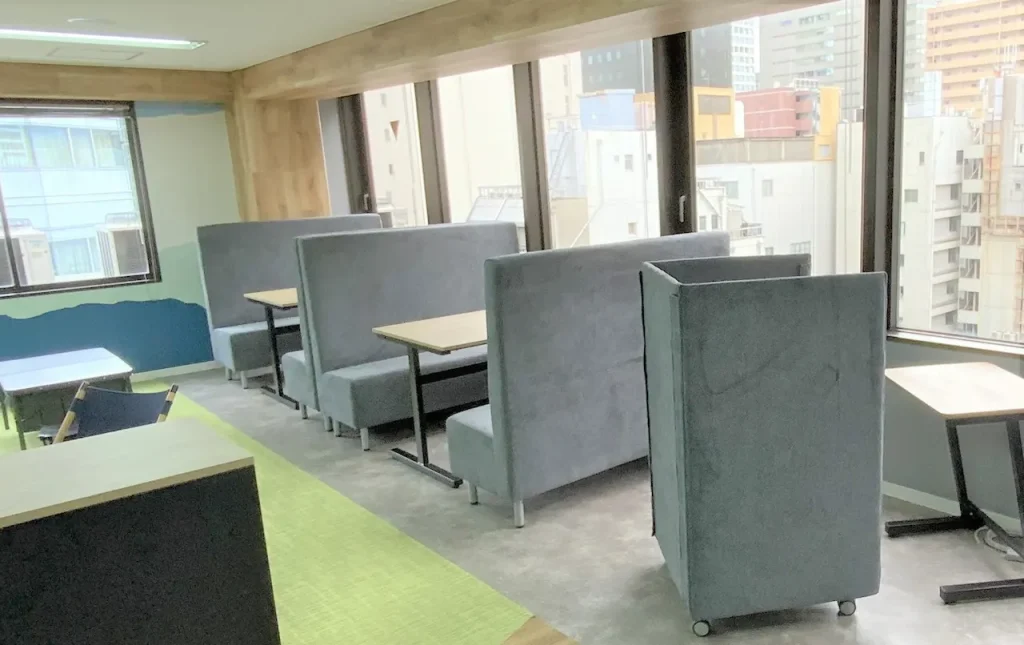 7 件の「ファミレスブース」や「オフィスデザイン」のアイデアを見つけましょうオフィスインテリア、オフィス、インテリア 家具 など