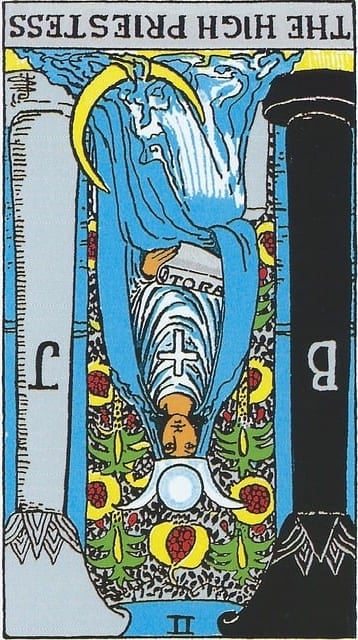 飯塚唯の霊視タロット「女教皇」カード正逆の意味や、読み解き方をご紹介！ギャル霊媒師◇飯塚唯