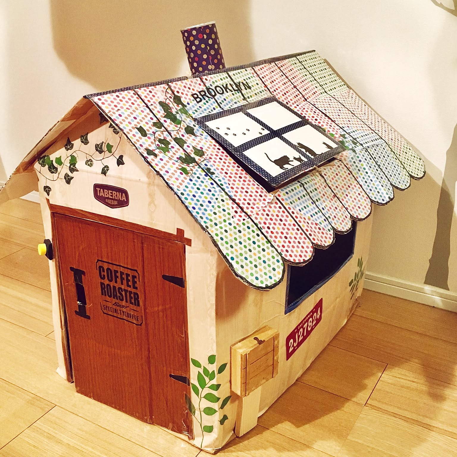 折り畳んで収納もできる♩子どもが喜ぶダンボールハウス作りつづる