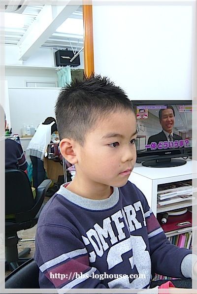 キッズカット 男の子 ソフトモヒカン豊中市・桃山台の美容室・ネイルサロン onico オニコキッズルーム完備