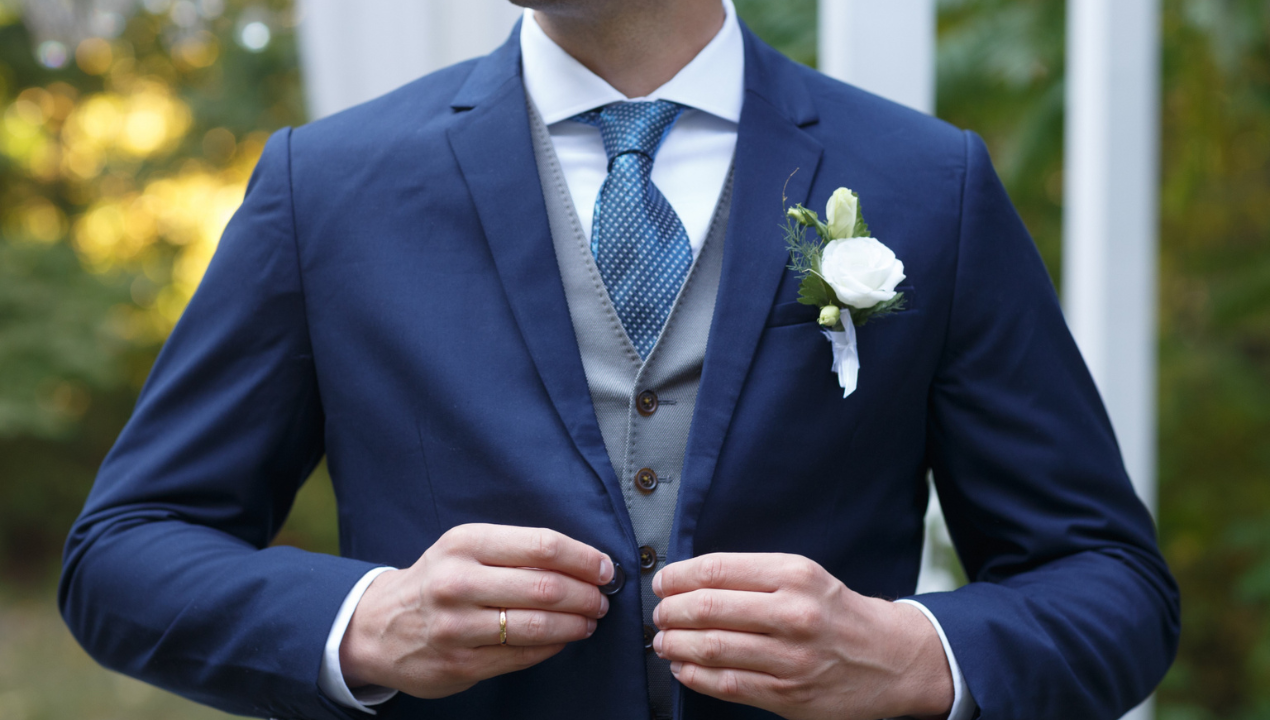 結婚式の服装・男性ゲスト編 全身コーディネート22選＆スーツの着こなしマナーomotte magazine fromANNIVERSAIRE記念日にまつわるマガジン