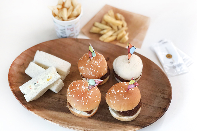 自分で巻いて楽しい！カラフルクレープ 子どもと楽しむパーティーレシピvol.２HugMug -親子で楽しむファッションやライフスタイル情報を届けるママメディア - E・レシピ 1 2ページ