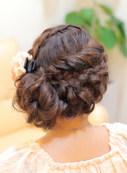 アップヘア✨ ⁡ 少しサイド寄りのシニヨンアレンジ💫 ⁡ ⁡ キレイめな雰囲気の中に 編み込みを入れて可愛らしさを🪄✩.*˚ ⁡ ⁡ ⁡アップヘアアップスタイル編み込みアレンジ編み込みヘア編み込みヘアアレンジボブアレンジボブヘアアレンジ단발머리올림머리