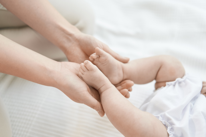 65,900点を超える赤ちゃん 足のストックフォト、写真、そしてロイヤリティフリーの画像 - iStock赤ちゃん 手, 赤ちゃん 日本人, 日常