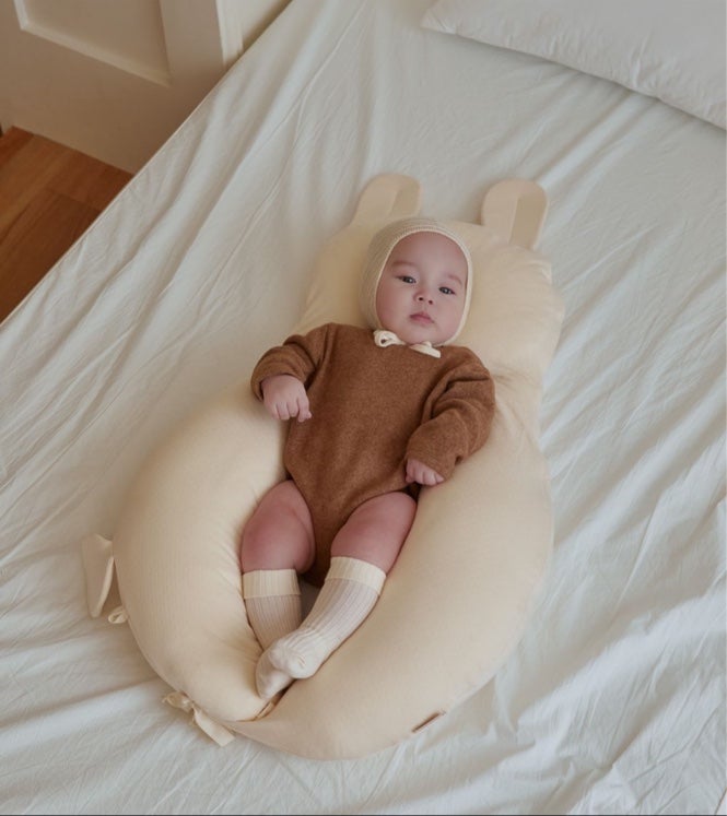 赤ちゃんを横向き寝で寝かせてもいいの？パンパース