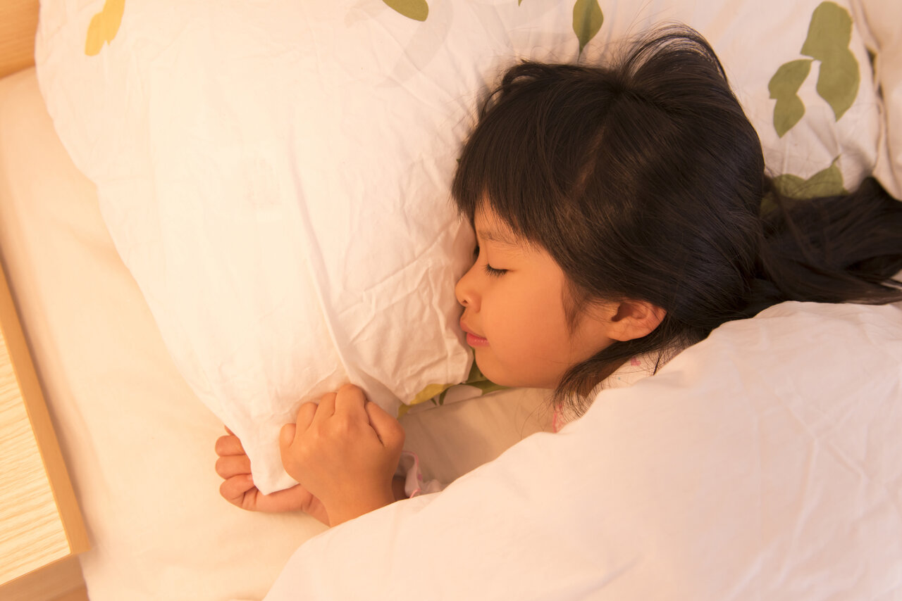 医師解説 赤ちゃんが舌を出すのはなぜ？発達や健康との関係を解説